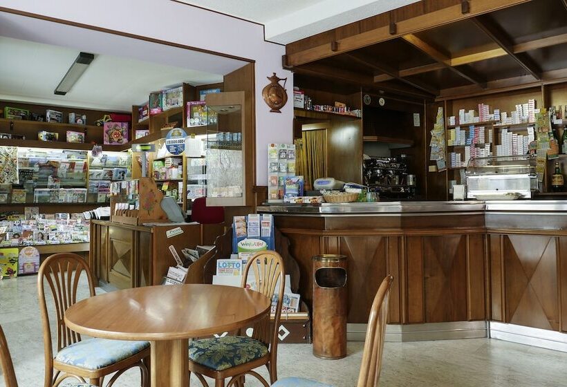 酒店 Albergo De March