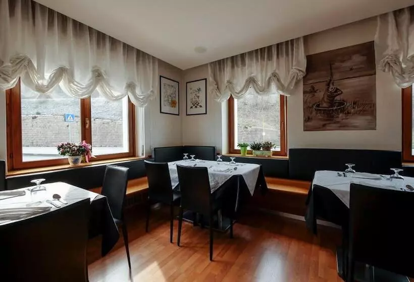 Hotelli Albergo De March