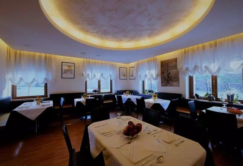 Hotelli Albergo De March