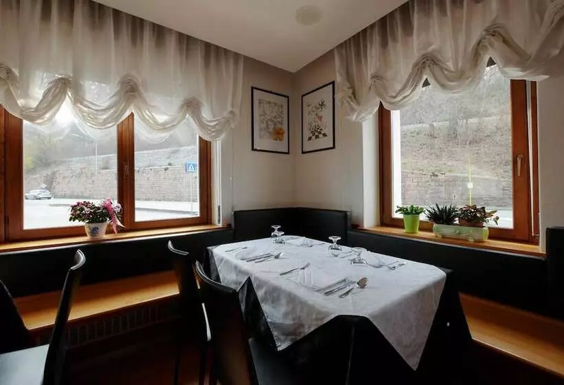 Hotelli Albergo De March