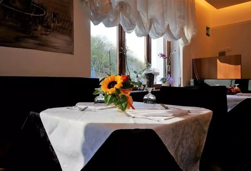 Hotelli Albergo De March