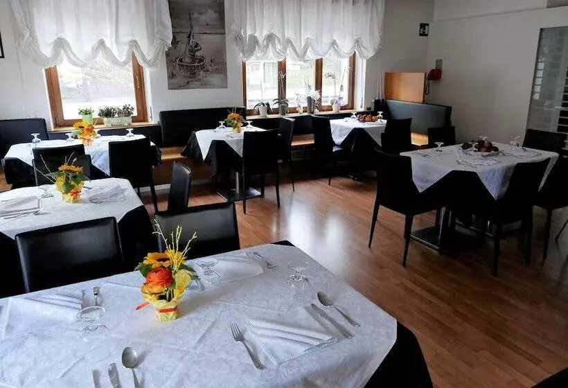 Hotelli Albergo De March