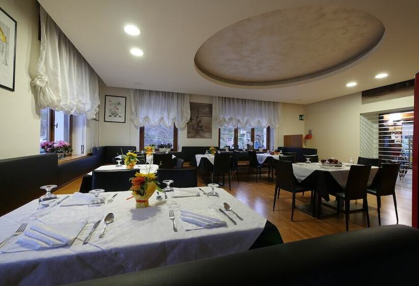 酒店 Albergo De March