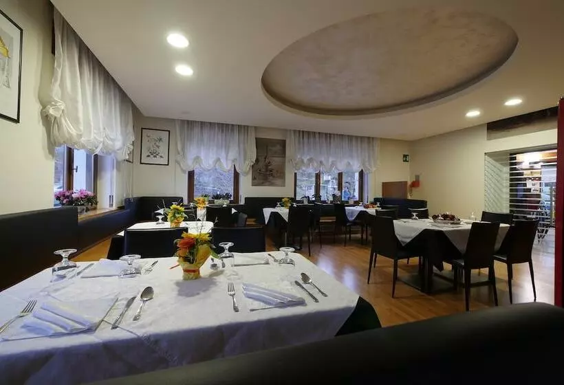 Hotelli Albergo De March