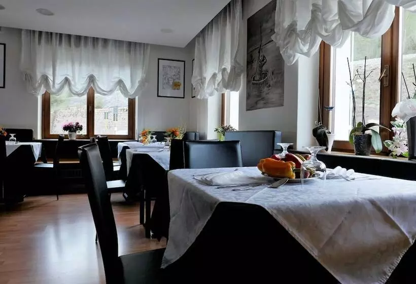 Hotelli Albergo De March