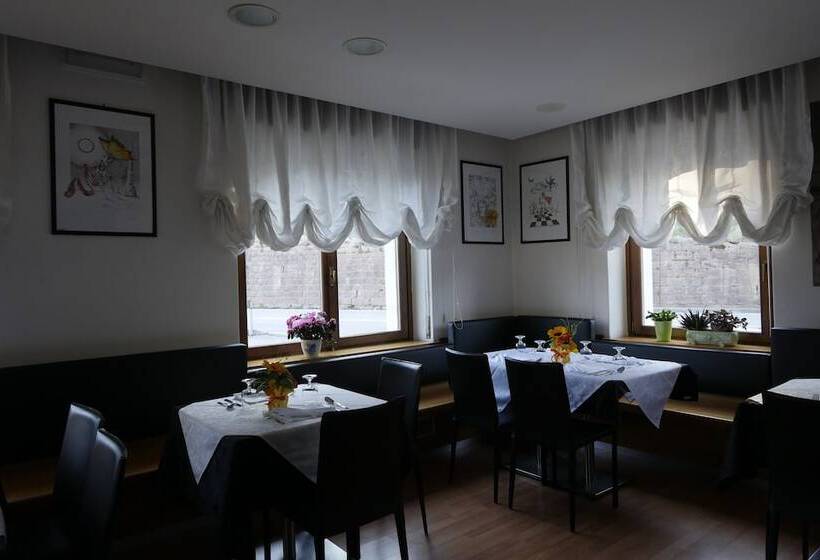 酒店 Albergo De March