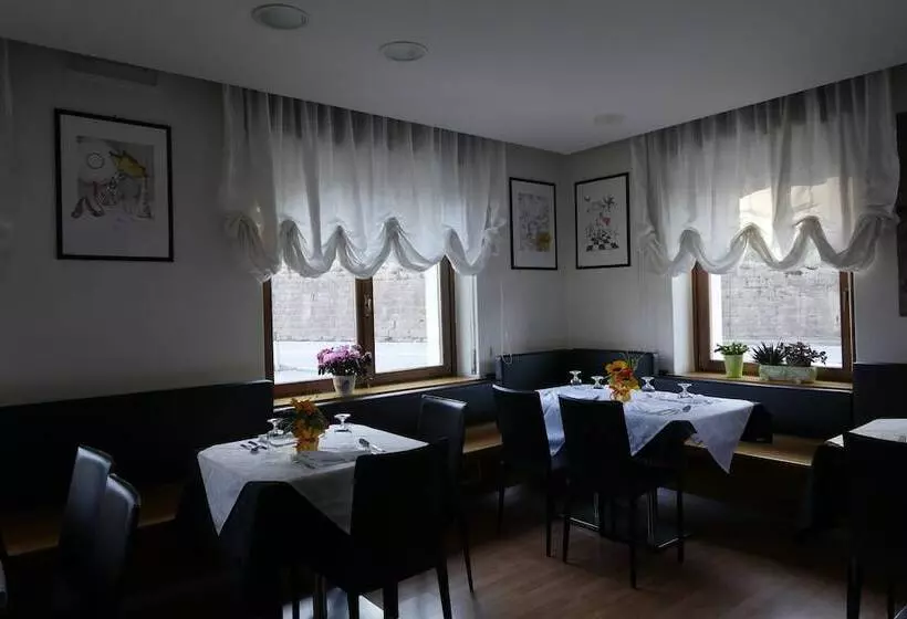 Hotelli Albergo De March