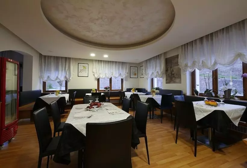 Hotelli Albergo De March