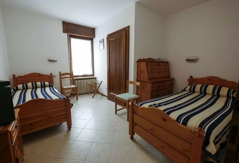 Hotelli Albergo De March