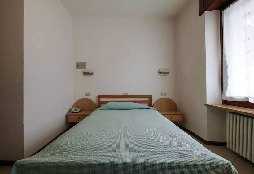 Hotelli Albergo De March