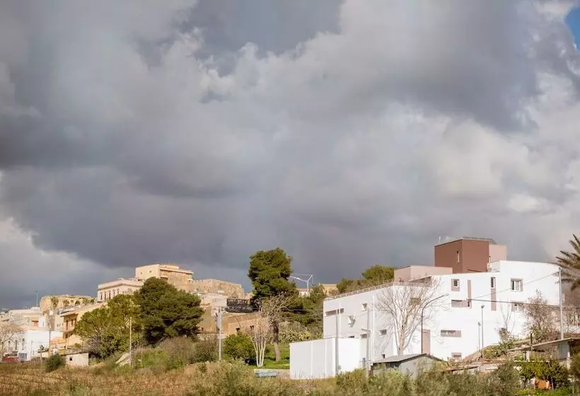 تختخواب و صبحانه La Terrazza Di Harmakhis