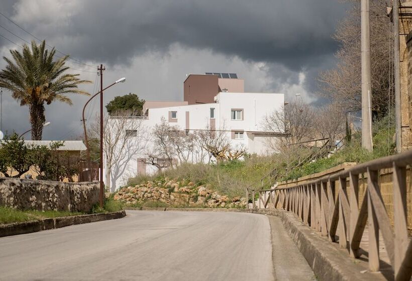 مبيت وإفطار La Terrazza Di Harmakhis