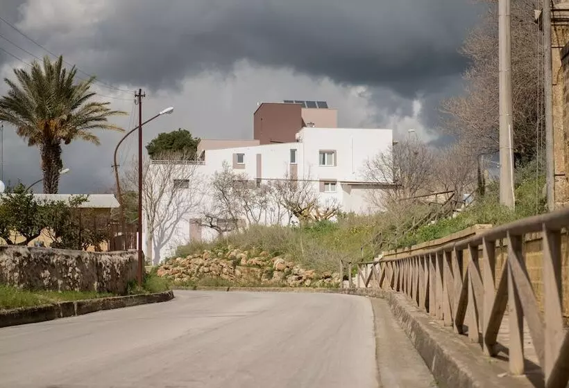 تختخواب و صبحانه La Terrazza Di Harmakhis