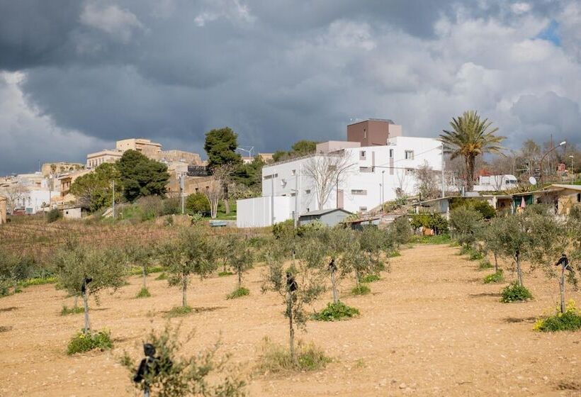 مبيت وإفطار La Terrazza Di Harmakhis