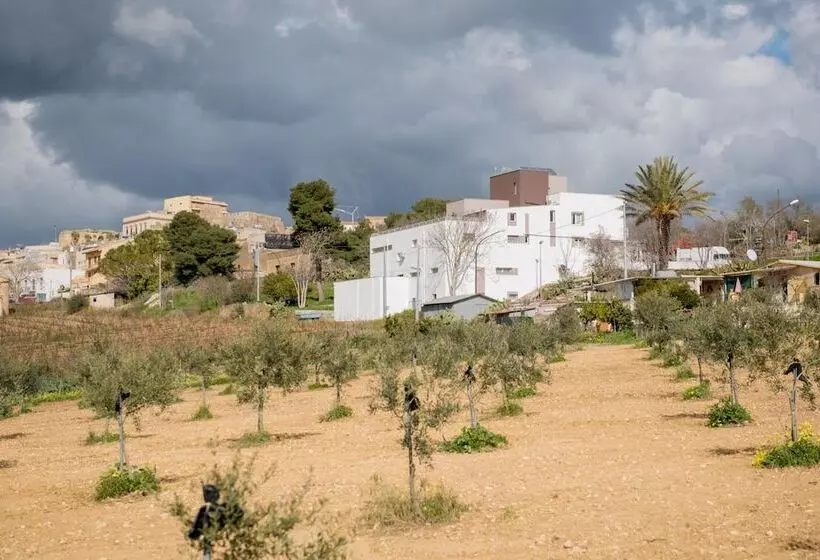 تختخواب و صبحانه La Terrazza Di Harmakhis