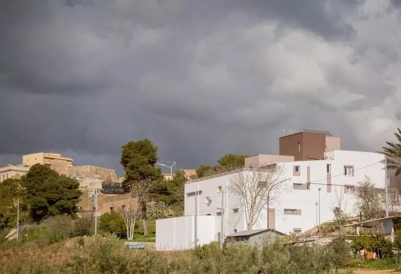 تختخواب و صبحانه La Terrazza Di Harmakhis