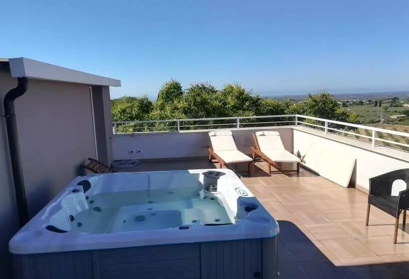 تختخواب و صبحانه La Terrazza Di Harmakhis