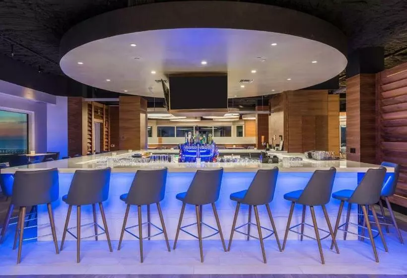 Diamond Head Beach Resort