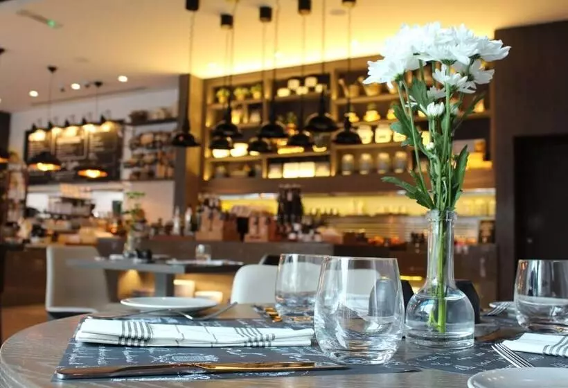 ホテル Al Maha Arjaan By Rotana