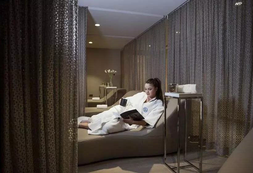 ホテル Al Maha Arjaan By Rotana