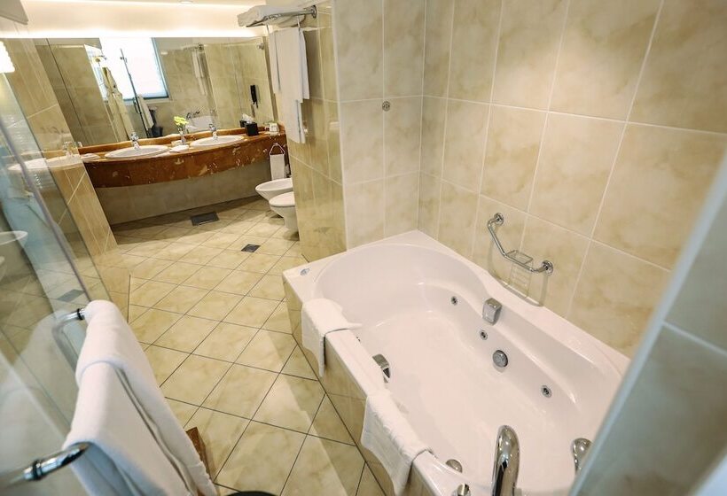 Hotel Al Maha Arjaan By Rotana