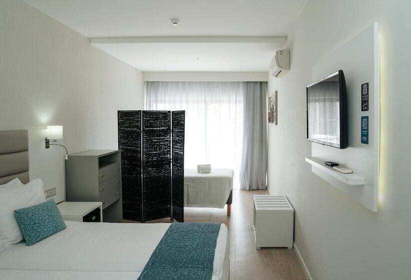 ホテル Carvi Beach