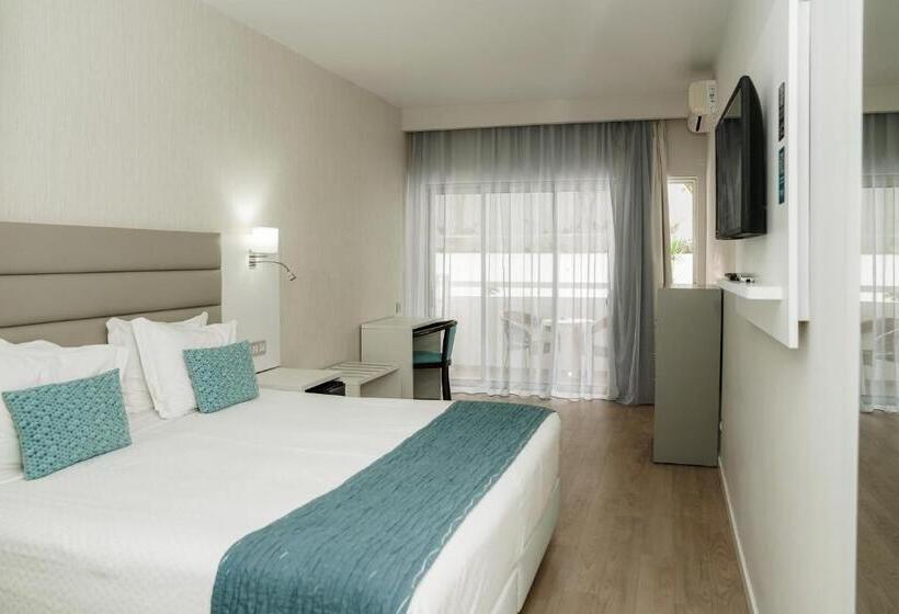 ホテル Carvi Beach