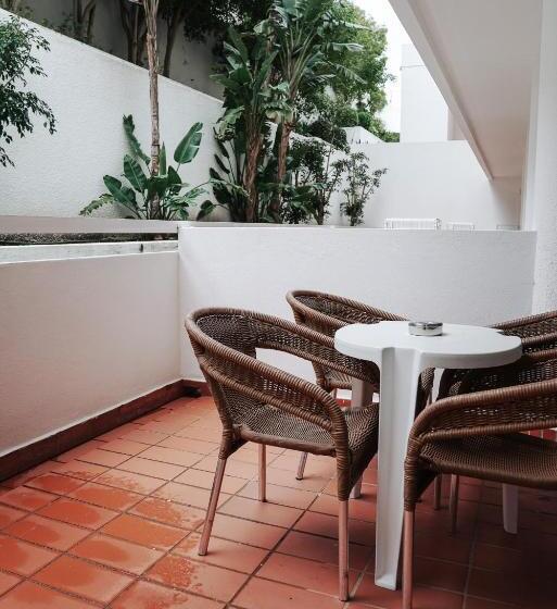 ホテル Carvi Beach