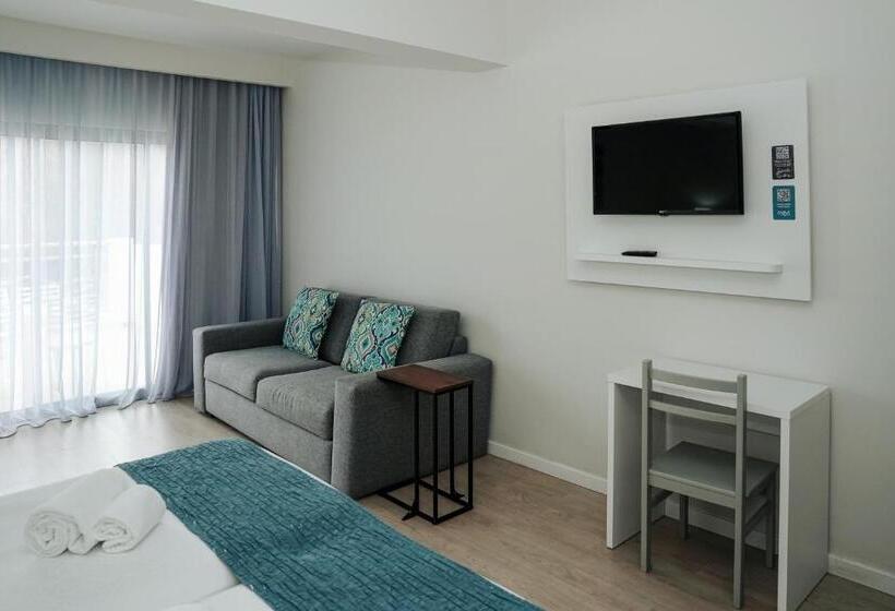 ホテル Carvi Beach