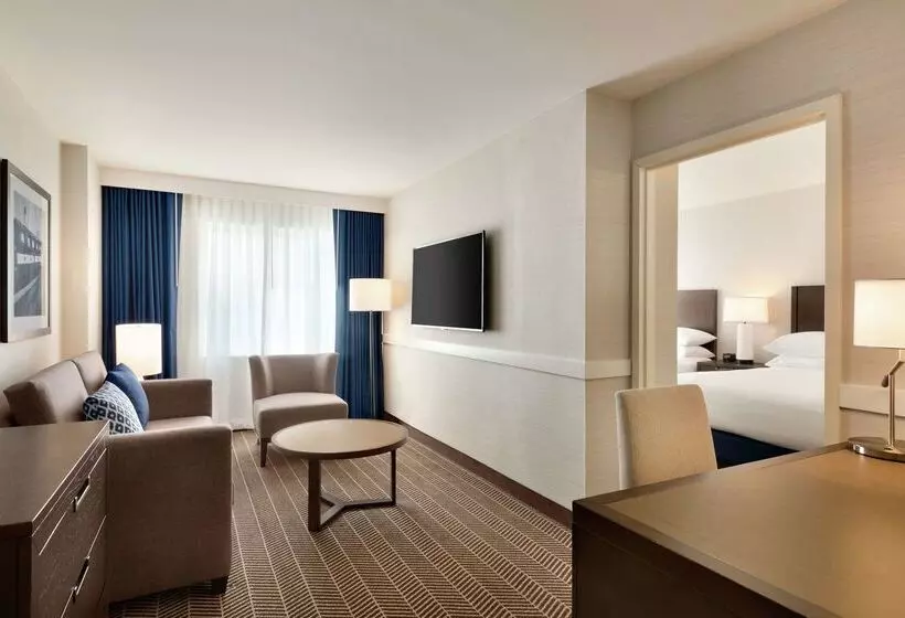 فندق Embassy Suites  Boston Logan Airport