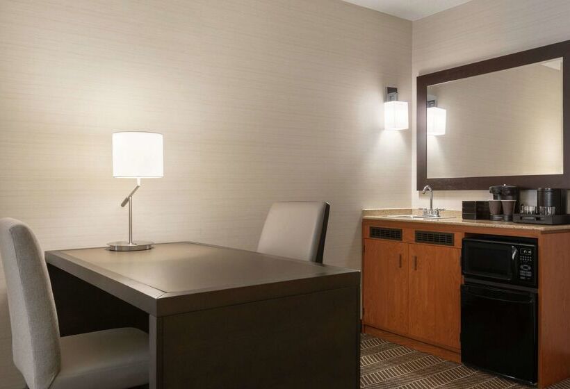 هتل Embassy Suites Boston Logan Airport