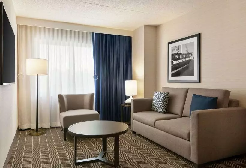 فندق Embassy Suites  Boston Logan Airport