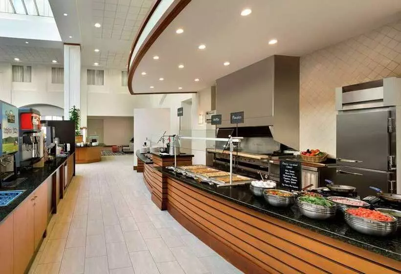 فندق Embassy Suites  Boston Logan Airport
