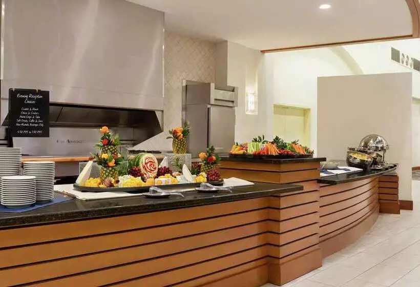 فندق Embassy Suites  Boston Logan Airport