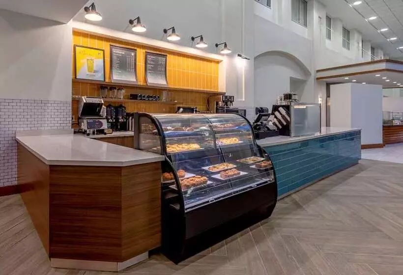 فندق Embassy Suites  Boston Logan Airport