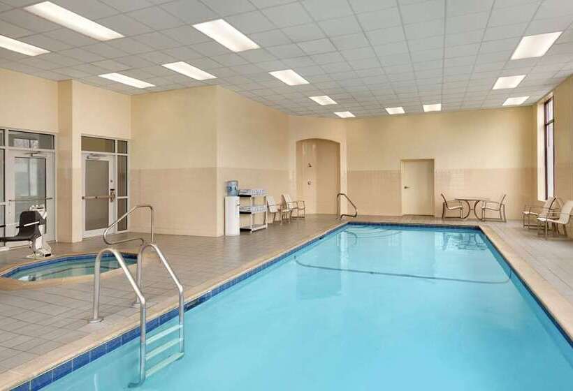 هتل Embassy Suites Boston Logan Airport