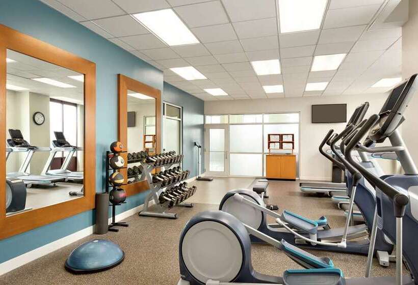 هتل Embassy Suites Boston Logan Airport