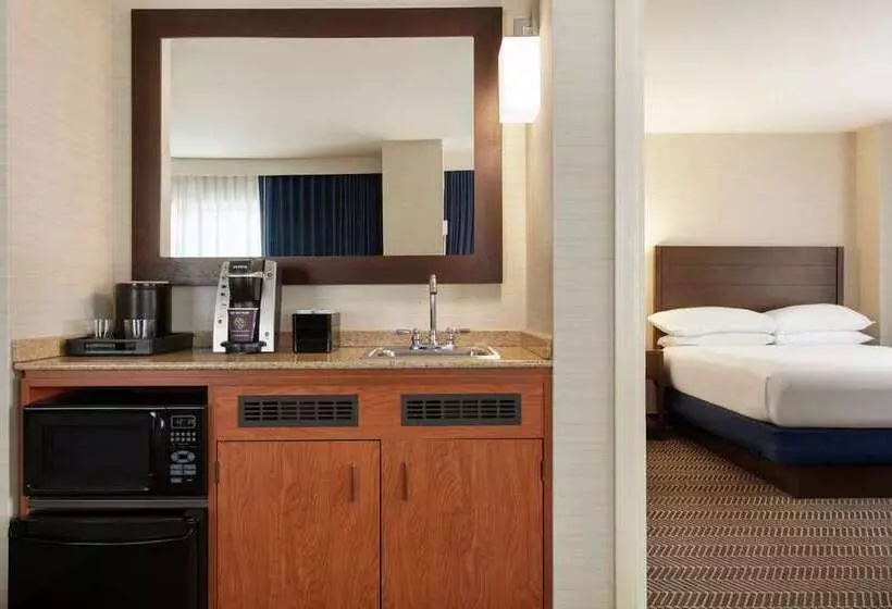 فندق Embassy Suites  Boston Logan Airport