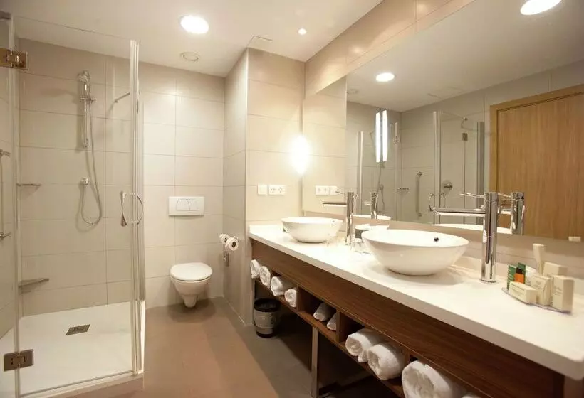 هتل Hilton Garden Inn Malaga