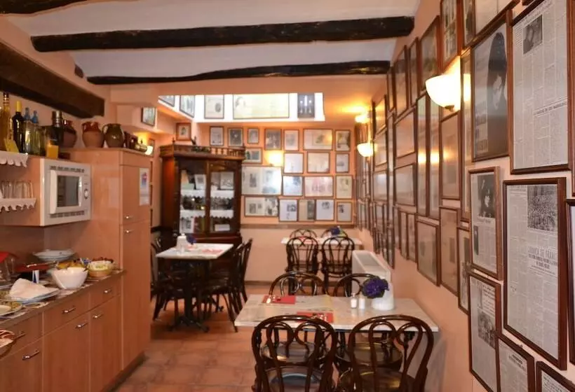 Hotelli Hostal Santa Agueda