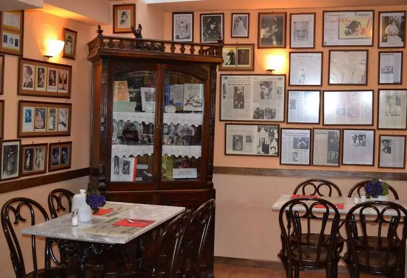 Hotelli Hostal Santa Agueda