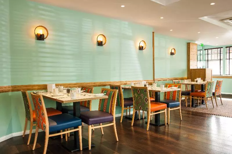 ホテル Leonardo Inn Aberdeen Airport