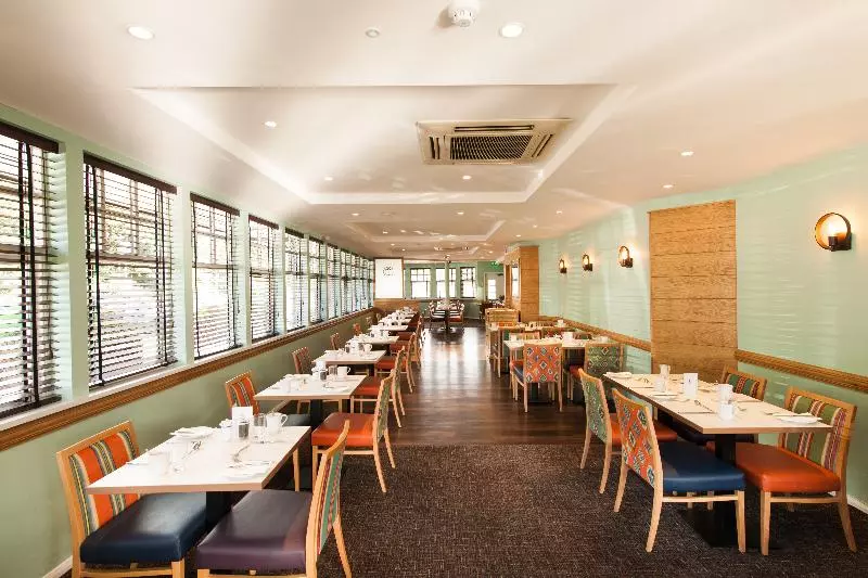 ホテル Leonardo Inn Aberdeen Airport