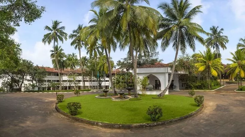 Отель Tangerine Beach