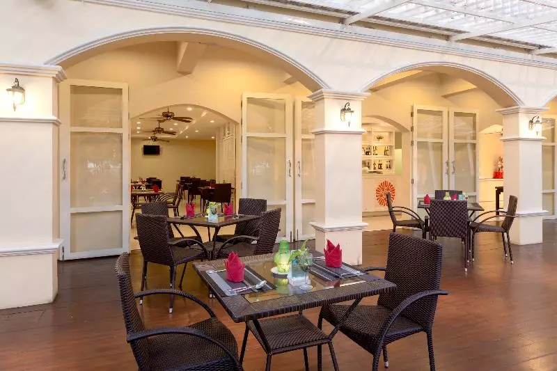 فندق The Front Village   Sha Plus