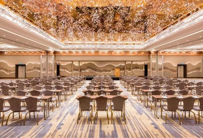 Hotel The Ritz Carlton, Istanbul At The Bosphorus