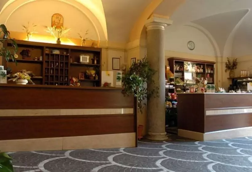 ホテル Villa Altieri