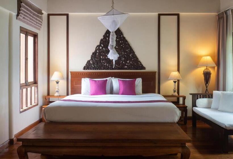 Royal Lanta Resort & Spa