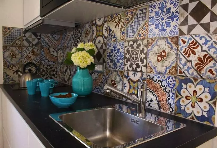 تختخواب و صبحانه Villa Raf