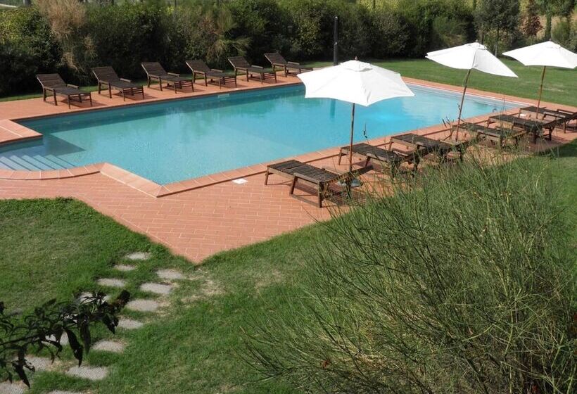 هتل روستایی Borgo Santa Lucia